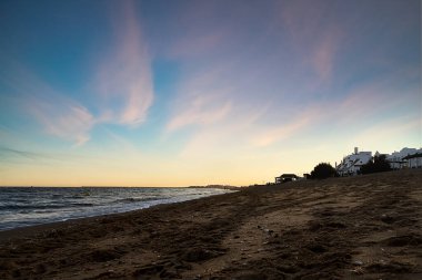 İspanya 'nın Cristina adasında günbatımı.