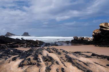 Alentejo kıyısındaki Atlantik kıyısında deniz manzarası