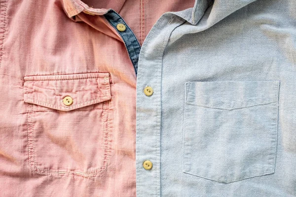 Dwie Różne Koszule Zapięte Razem Tło Teksturowane Tkaniny Kolorze Różowym — Zdjęcie stockowe