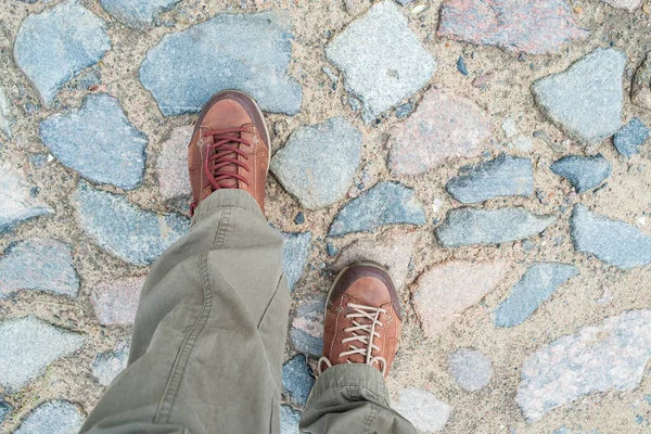 Los Pies Zapatos Trekking Cómodos Adecuados Para Largas Caminatas Están — Foto de Stock