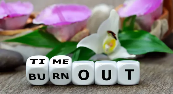 Symbol for taking a break. Hand is turning dice and changes the expression 'burnout' to 'timeout'.	