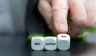 Tahta küpler, Almanca 'wir wollen sie' ifadesini oluşturur.).