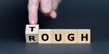 El küpü çevirir ve sert kelimesini sert olarak değiştirir..