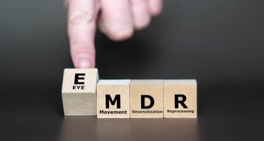 Küpler, Göz Hareketi Duyarsızlaştırma ve Yeniden İşleme anlamına gelen İfade EMDR 'yi oluşturur. EMDR travmatik anılarla sıkıntıyı hafifletmek için tasarlanmış bir psikoterapi tedavisidir.