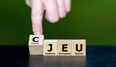Küpler, CJEU 'nun Avrupa Birliği Adalet Divanı Kısaltmasını oluşturur'.