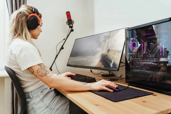 Girl Professional Esports Athlete Playing Video Game Her Modern Personal — Stock Photo, Image