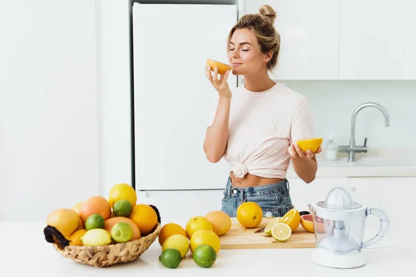 Young Beautiful Woman Sniffing Fresh Orange Citrus Juice Preparation Home — Stock Photo, Image