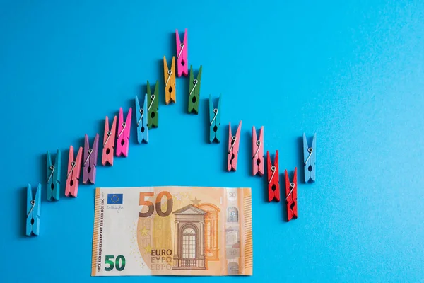 Closeup Shot Financial Graph Made Colorful Wooden Clothespins Fifty Euro — Stock Photo, Image