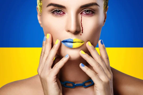 Konceptuellt Foto Gråtande Ukrainska Kvinna Med Blodig Tårar — Stockfoto