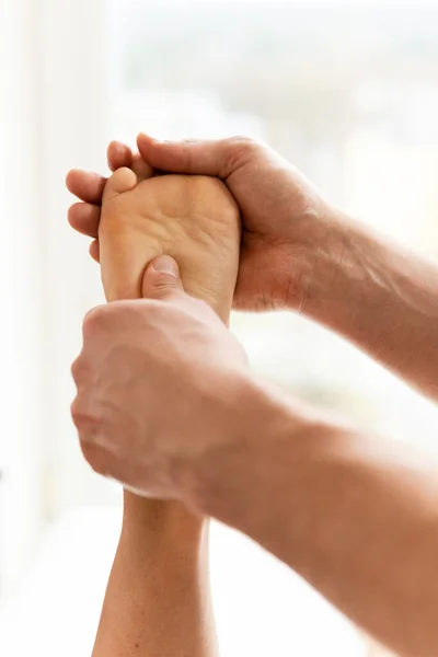 Masseur Man Integrative Medicine Treatment Female Foot Massage — Stock Photo, Image