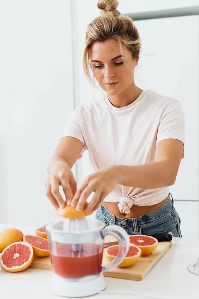Young Woman Lot Citrus Fruits Fresh Grapefruit Juice Preparation Home — Stock Photo, Image