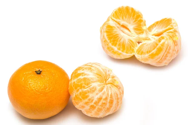 Zralé Čerstvé Mandarinky Oranžové Ovoce Bílém Pozadí — Stock fotografie