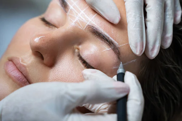 Young Woman Professional Eyebrow Mapping Procedure Permanent Makeup — Stock Photo, Image