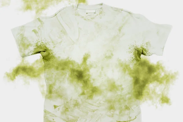 白色背景的脏而臭的T恤衫 — 图库照片