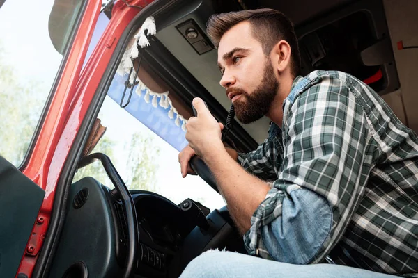 Male Truck Driver Talking Radio System His Vehicle — Stock Photo, Image