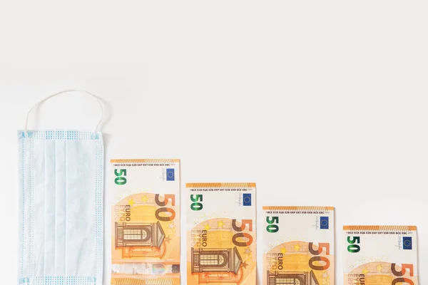 Одноразова Гігієнічна Маска Ятдесят Євро Банкнот Зображенням Барної Карти Концепція — стокове фото