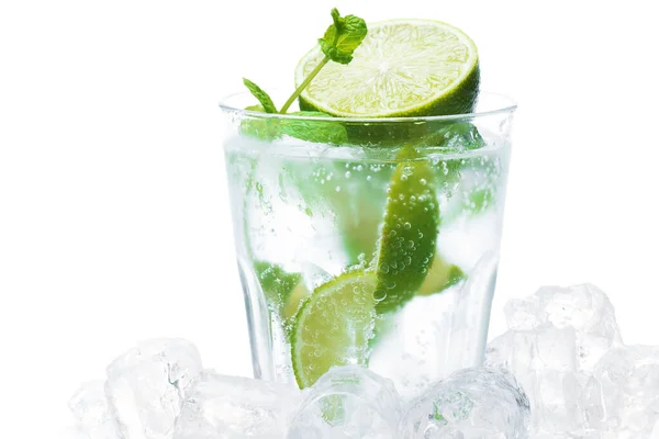 Ποτήρι Mojito Highball Cocktail Δροσιστικό Ποτό Lime Και Μέντα Λευκό — Φωτογραφία Αρχείου