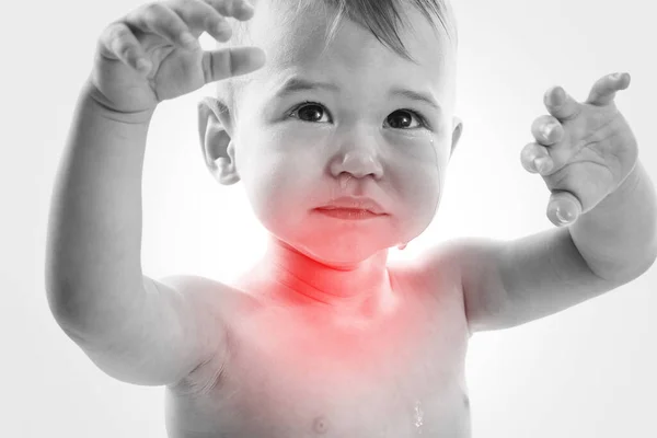 Nahaufnahme Eines Kleinen Weinenden Babys Das Unter Halsschmerzen Leidet — Stockfoto