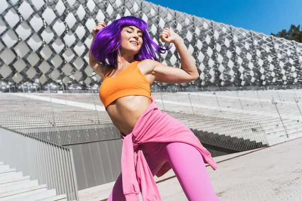 Carefree Active Woman Dancer Wearing Colorful Sportswear Having Fun Street — Stock Photo, Image