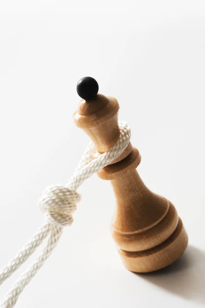 Closeup Shot White Rope Pulling Wooden Chess Queen Concept Facing — Stock Photo, Image