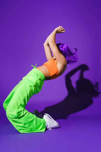 Carefree Active Woman Dancer Wearing Colorful Sportswear Performing Purple Background — Stock Photo, Image