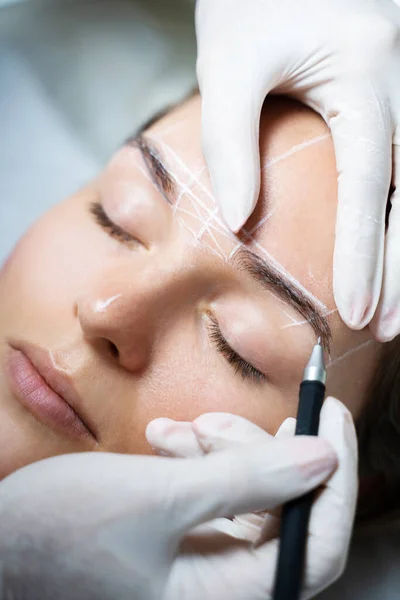 Young Woman Professional Eyebrow Mapping Procedure Permanent Makeup — Stock Photo, Image