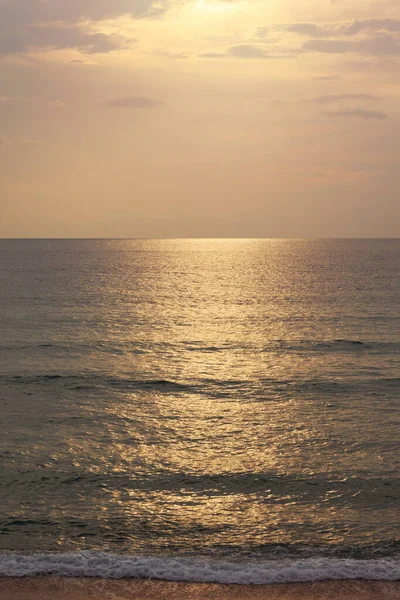 Beautiful Sunset Beach Scenic Seascape Clouds Waves Sun — Stock Photo, Image
