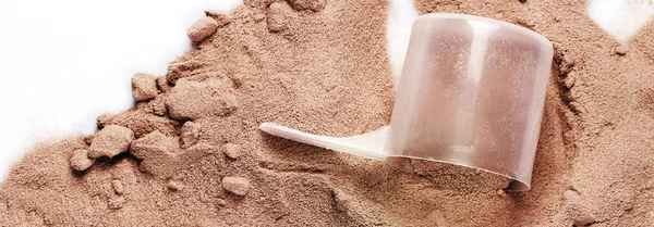 Çikolatalı Süt Proteini Kütle Kazancı Tozu Ile Kepçenin Kapanışı — Stok fotoğraf