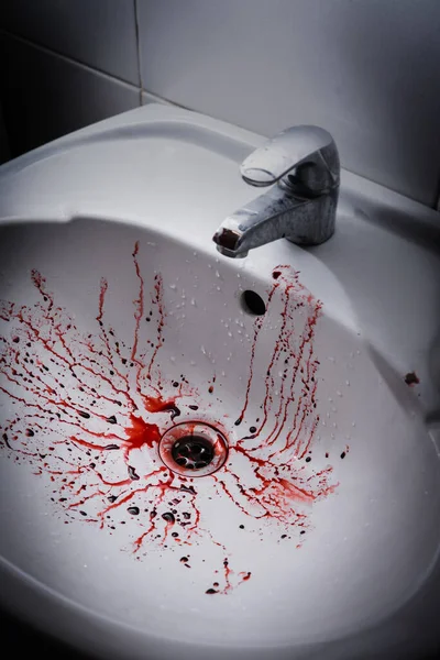 Страшна Сцена Злочину Брудною Раковиною Ванної Кімнати Заклинання Крові — стокове фото