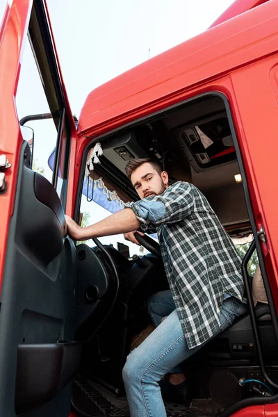 Handsome Bearded Truck Driver Sitting His Red Cargo Truck — Stock Photo, Image