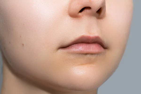 Close Van Natuurlijke Vrouwelijke Lippen Zonder Make — Stockfoto