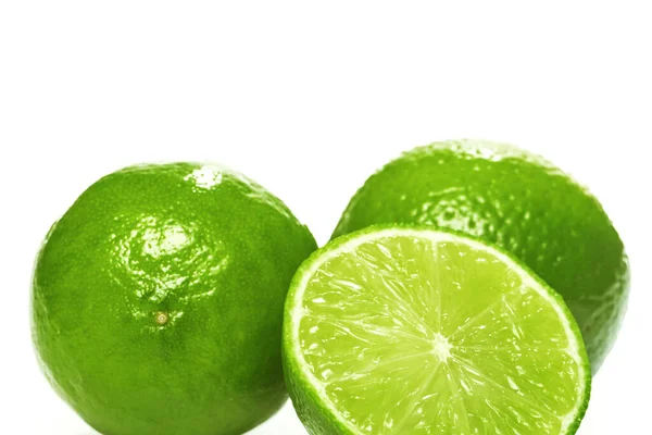 Closeup Frutas Frescas Limão Verde Fundo Branco — Fotografia de Stock
