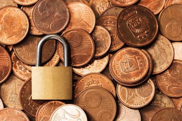 Small Brass Lock Pile Shiny Copper Euro Coins — Stock Photo, Image