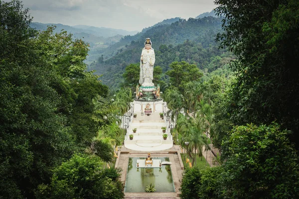 Tayland Phang Nga Daki Wat Bang Riang Tapınağındaki Dev Guan — Stok fotoğraf