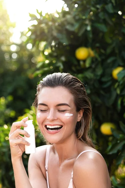 Outdoors Portrait Joyful Beautiful Woman Applying Moisturizing Cream Sunblock Her — Stock Photo, Image