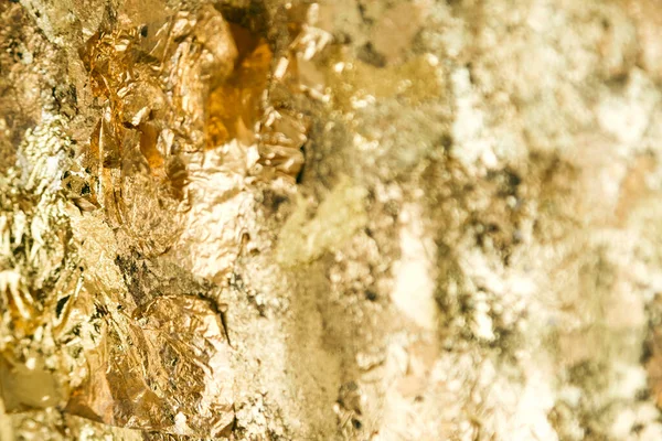 Abstract Closeup Shot Uneven Surface Covered Exfoliated Crumpled Gold Foil — Stock Photo, Image