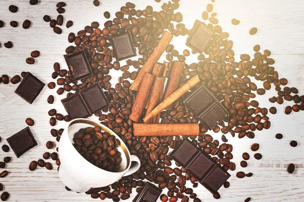 Heap Roasted Coffee Beans Cinnamon Sticks Dark Chocolate — Stock Photo, Image