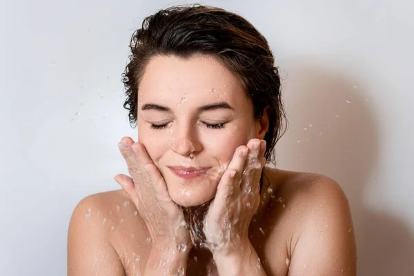 Portrait Young Woman Washing Her Face Clean Water — Stock Photo, Image