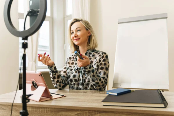 Young Woman Blogger Coach Online Broadcast Home Small Office — Stock Photo, Image