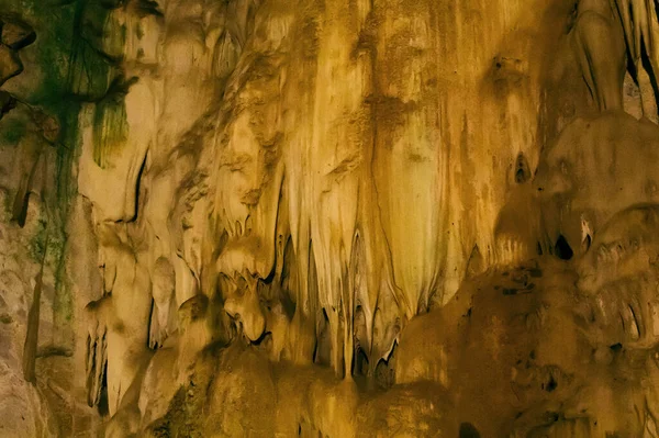 Natural Dark Scary Underground Cave Strangely Shaped Stone Stalactites — Stock Photo, Image