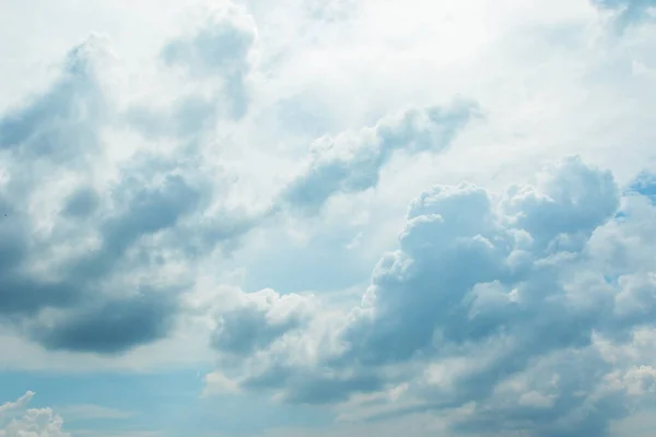 Achtergrond Van Prachtige Blauwe Lucht Met Regenachtige Wolken — Stockfoto