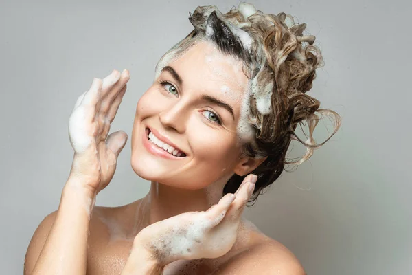 Portrait Young Cheerful Woman Washing Her Hair Shampoo — Stock Photo, Image