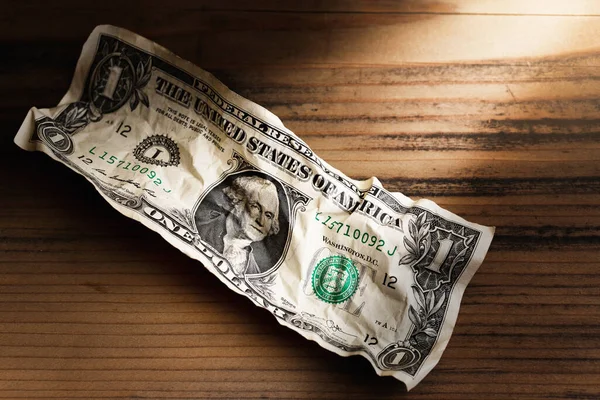 一张皱巴巴的旧一美元钞票的特写镜头 — 图库照片