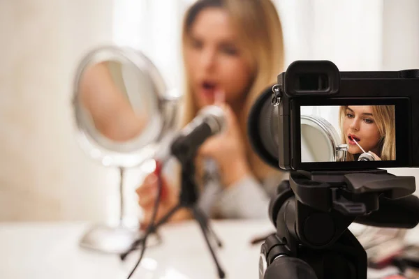 Closeup Modern Mirrorless Camera Recording Video Beauty Blogger Make Routine — Stock Photo, Image