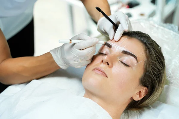 Young Woman Professional Eyebrow Mapping Procedure Permanent Makeup — Stock Photo, Image