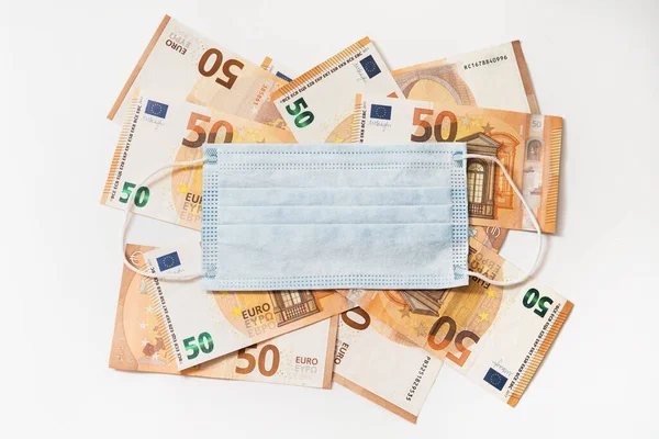 Hygienischer Einweg Mundschutz Der Auf Mehreren Fünfzig Euro Scheinen Liegt — Stockfoto
