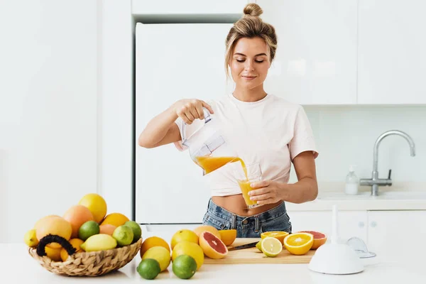 Young Woman Pouring Freshly Squeezed Homemade Orange Juice Glass Modern — Stock Photo, Image