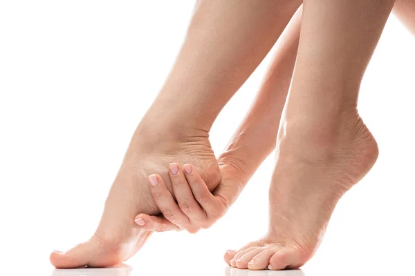 Frau Berührt Sanft Weiche Haut Der Ferse Nahaufnahme Weiblicher Füße — Stockfoto