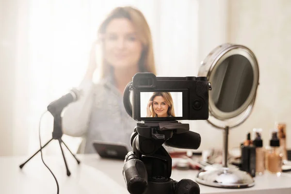 Closeup Modern Mirrorless Camera Recording Video Beauty Blogger Make Routine — Stock Photo, Image
