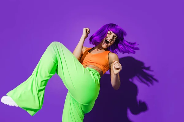 Carefree Active Woman Dancer Wearing Colorful Sportswear Having Fun Purple — Stock Photo, Image